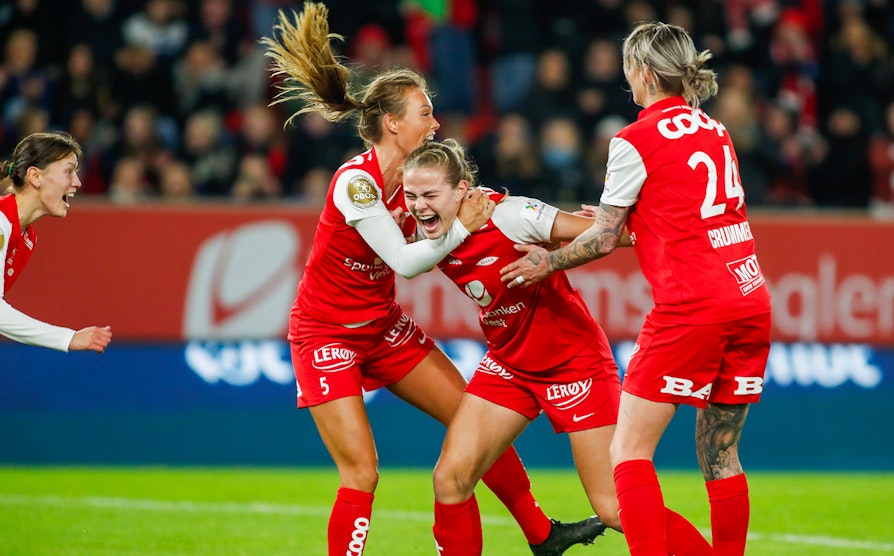 Branns Marthine Østenstad jubler med lagveninnene