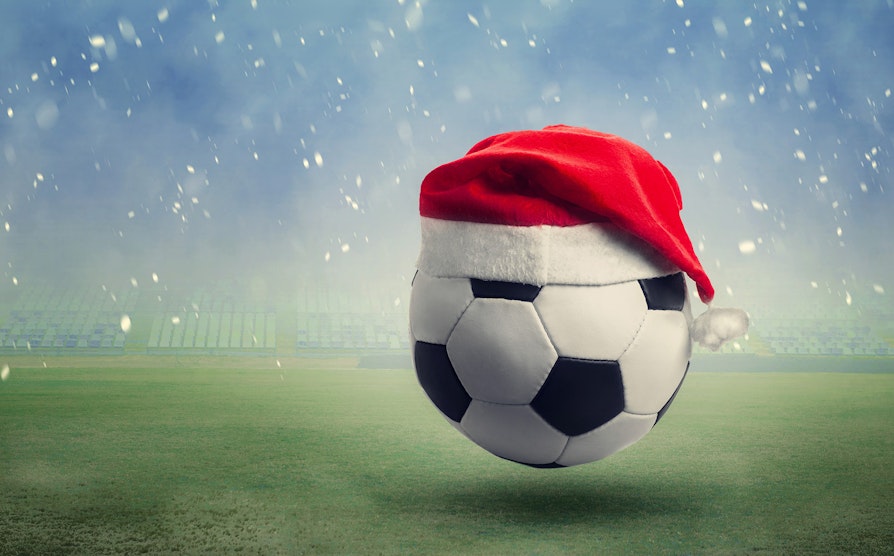 Fotball med nisselue, jul