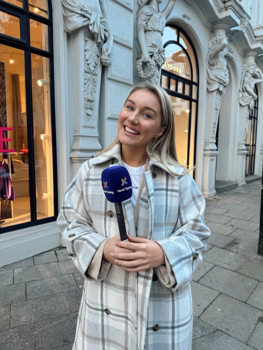 PÅ PLASS: Karoline Olsen skal dekke Final 8 for Norsk Tipping.