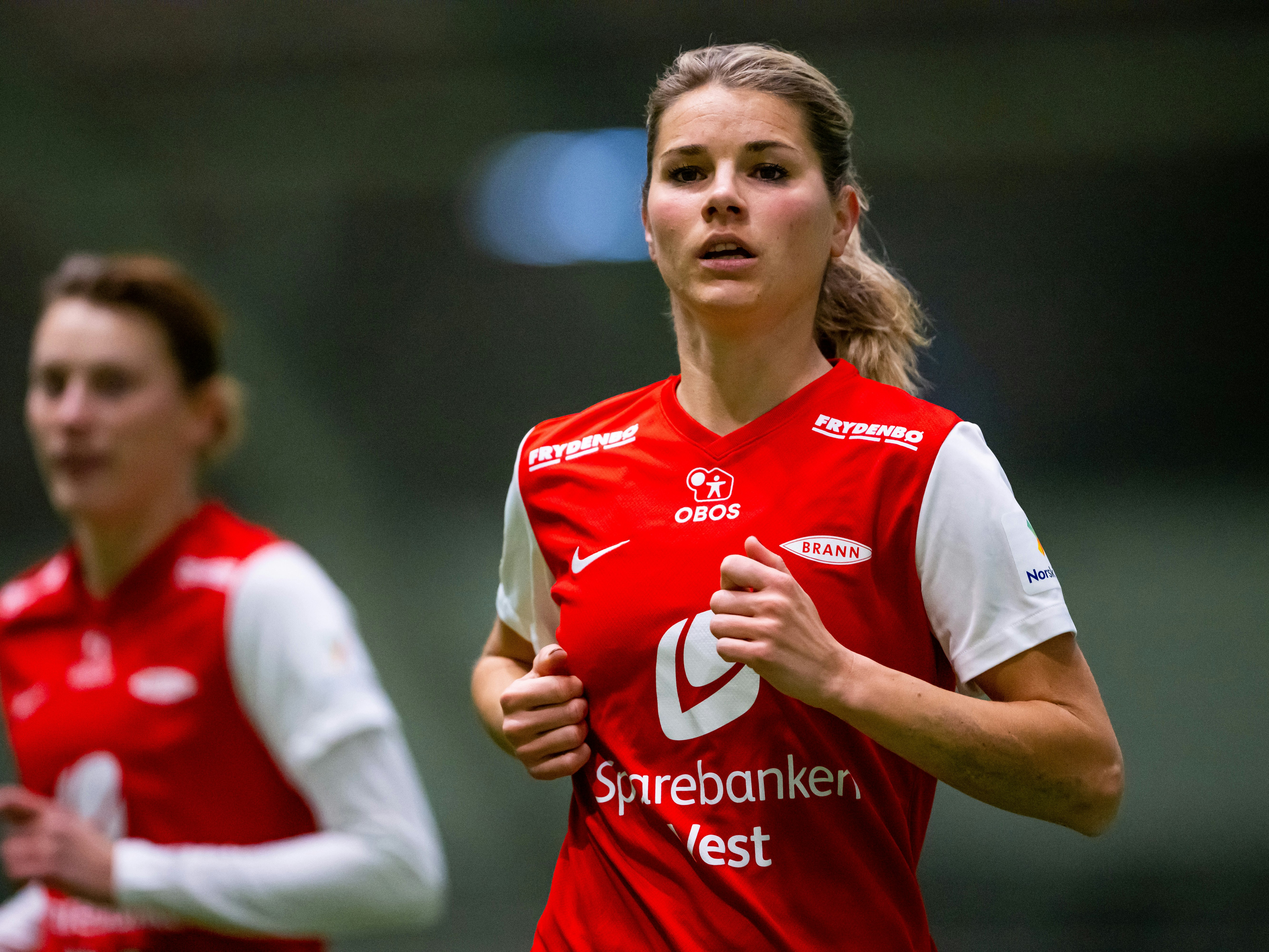 Andrine Stolsmo Hegerberg i Brann-drakt under kampen mot Lillestrøm i seriestarten