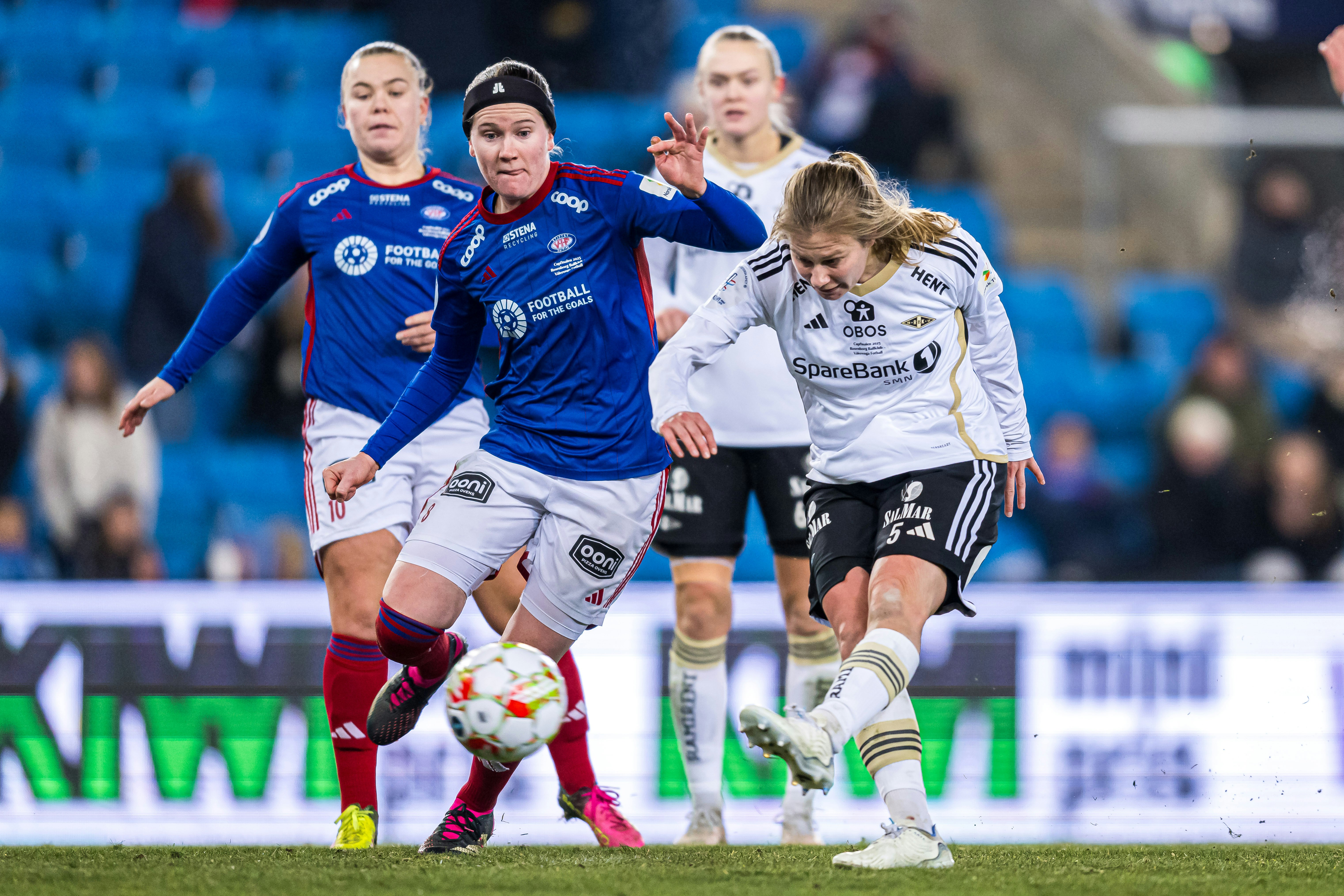 231125 Cesilie Andreassen of Rosenborg scores the 1-0 goal during the cup final between Rosenborg and Vålerenga on November 25, 2023 in Oslo.
