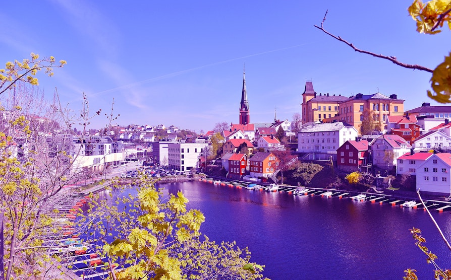 Bilde fra sentrum av Arendal i Agder. Lilla toner i bildet, der Extra-kandidaten var fra.