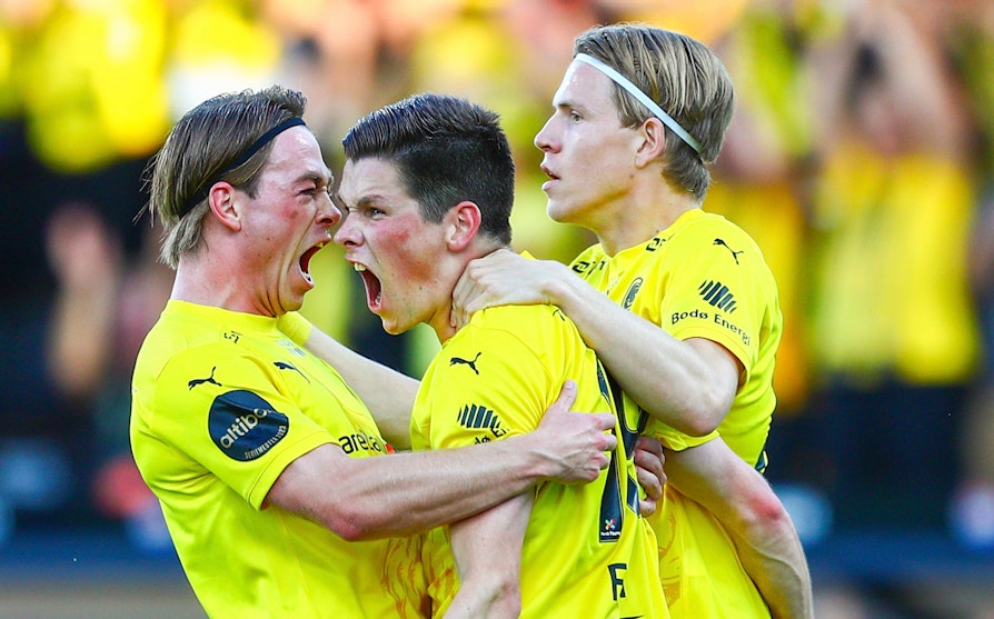 Tre Bodø/Glimt-spillere jubler sammen etter seier