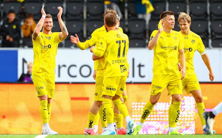 Bodø/Glimt-spillere jubler etter mål og seier i Eliteserien august 2024.