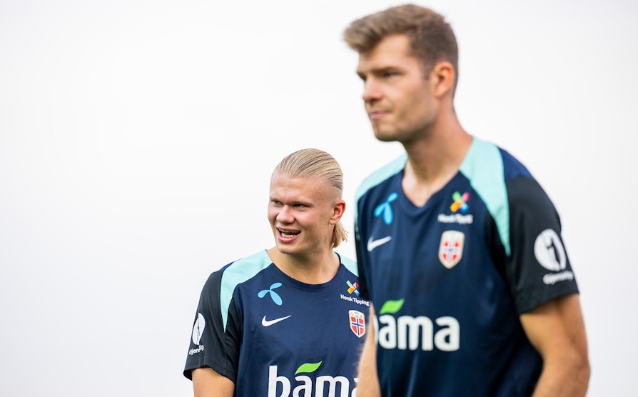 Erling Braut Haaland og Alexander Sørloth på landslagstrening i fotball.