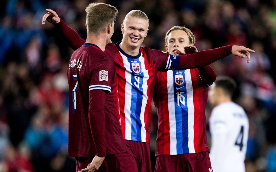 Landslagsspiller Erling Braut Haaland feirer målrekord i landskampen mellom Norge og Slovenia.