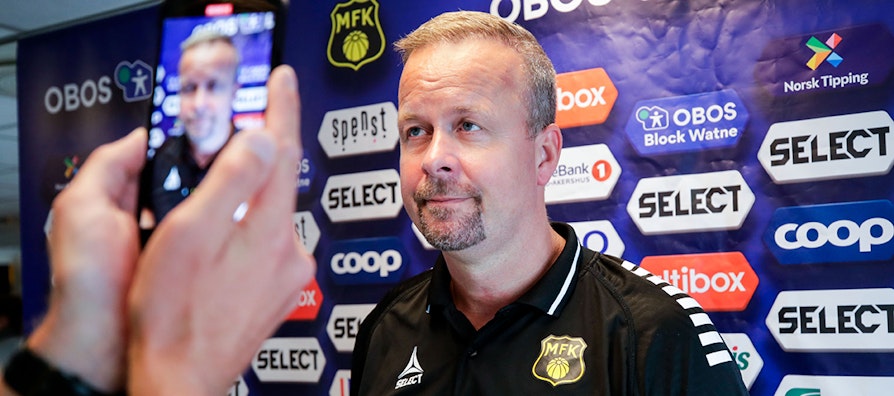 Bilde av Thomas Myhre, trener i Moss. Bilde tatt i intervjusone etter en kamp.