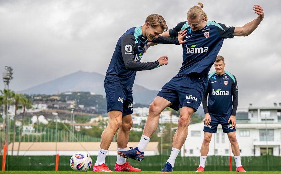 Martin Ødegaard, Erling Braut Haaland og Alexander Sørloth på trening med herrelandslaget i fotball.