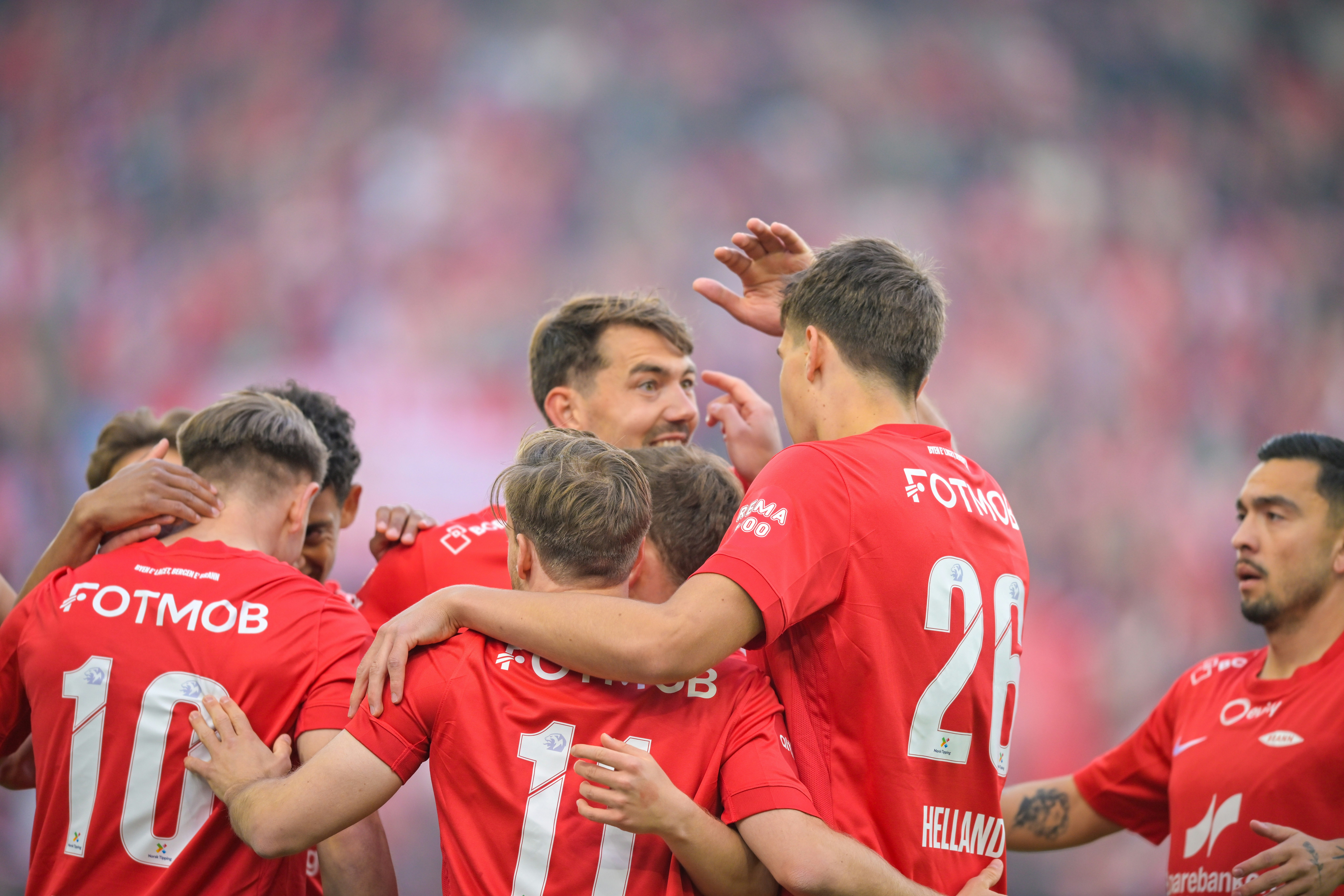 BRann spillere som jubler etter scoring