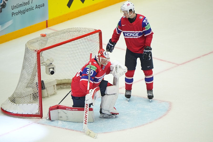 Tobias Normann og Tage Thompson i hockey VM