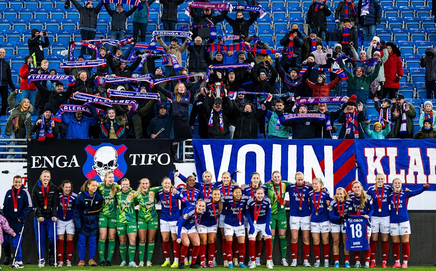 Vålerenga fotball kvinner etter kamp i Toppserien.