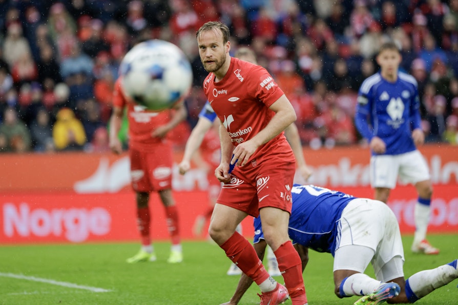 Bilde av Brann-spiller Bård Finne i en kamp mot Molde 2025.
