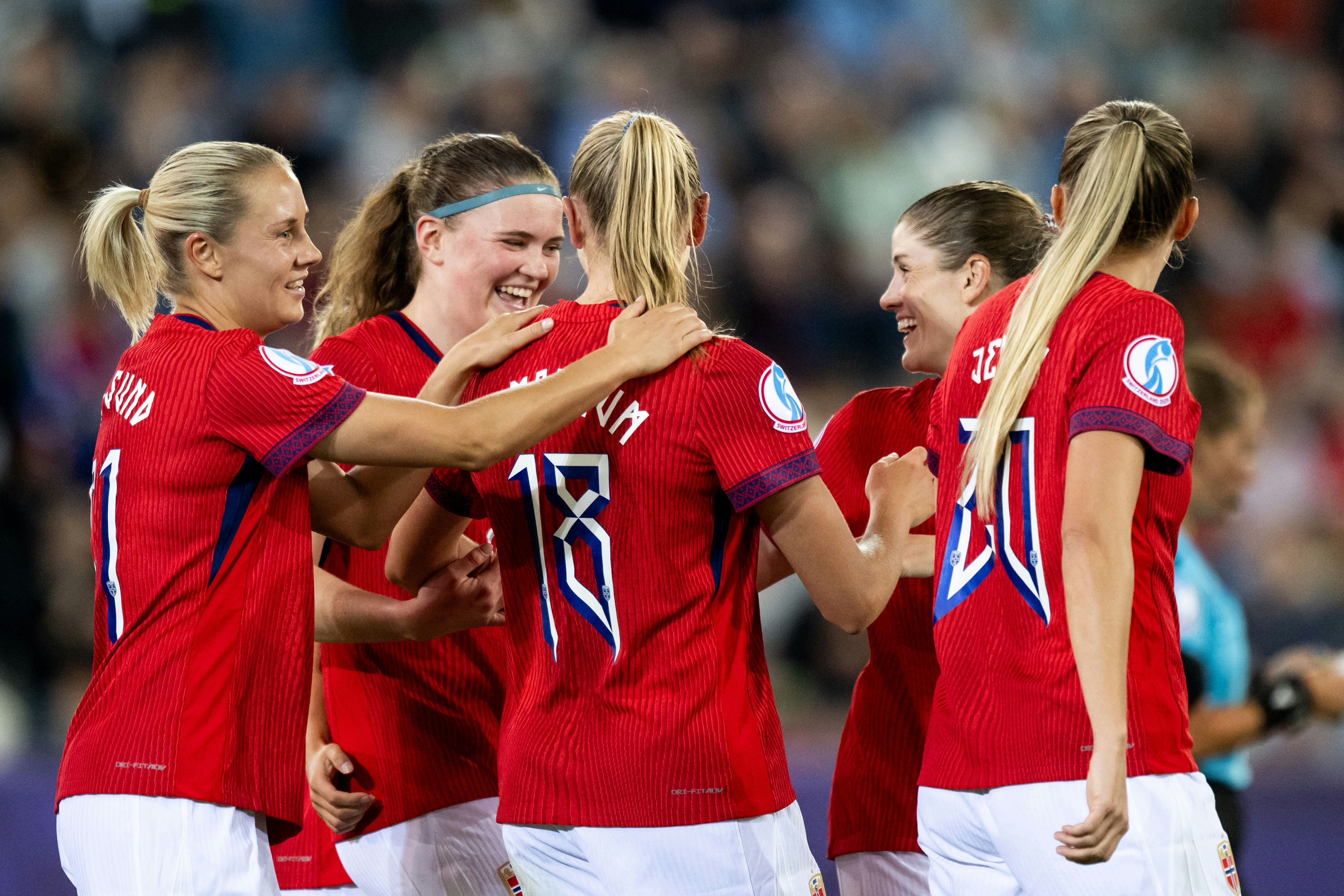 Jubel hos norsk spillere etter scoring