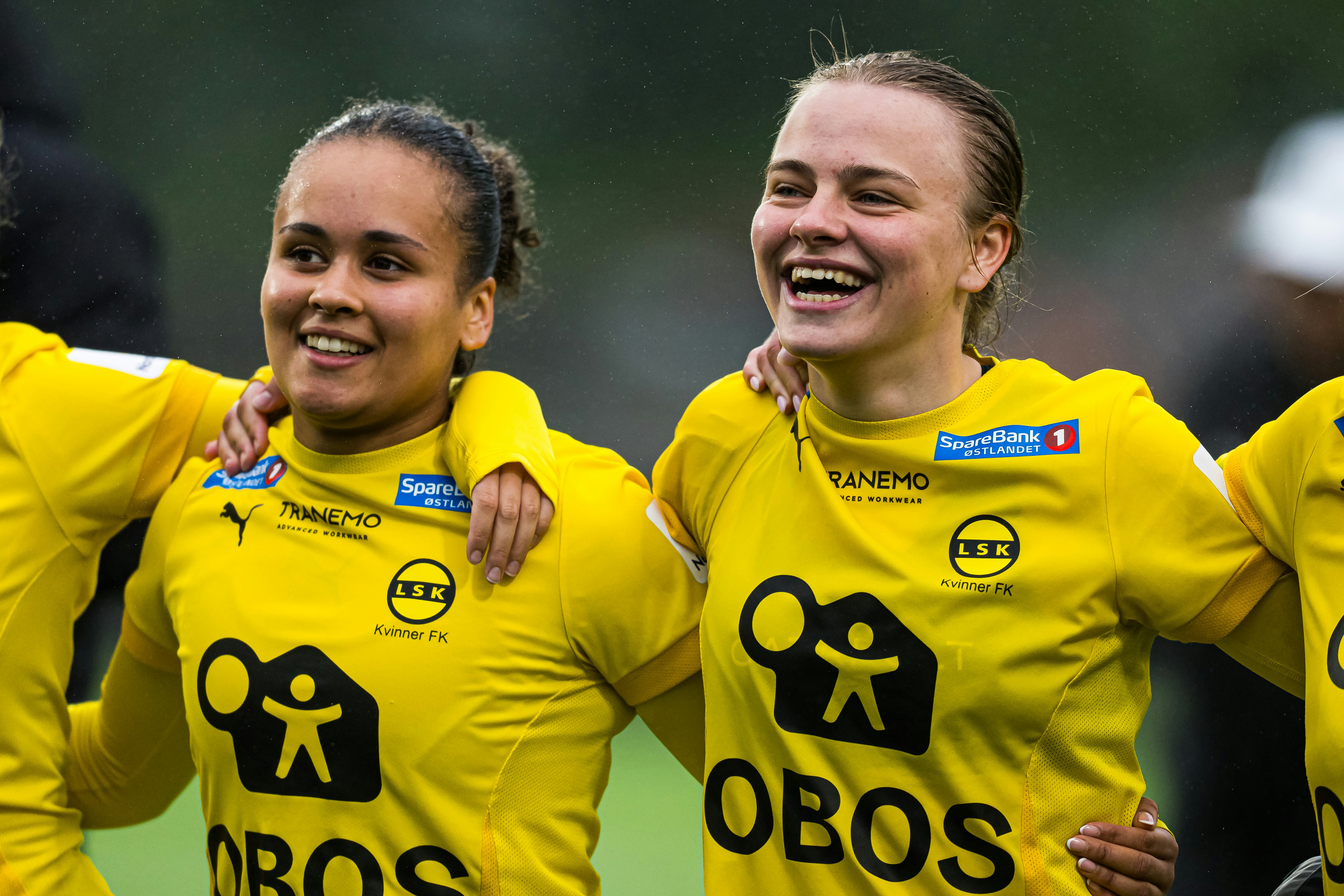 Emma Reshane og Mari Nyhagen - fotballspillere LSK kvinner