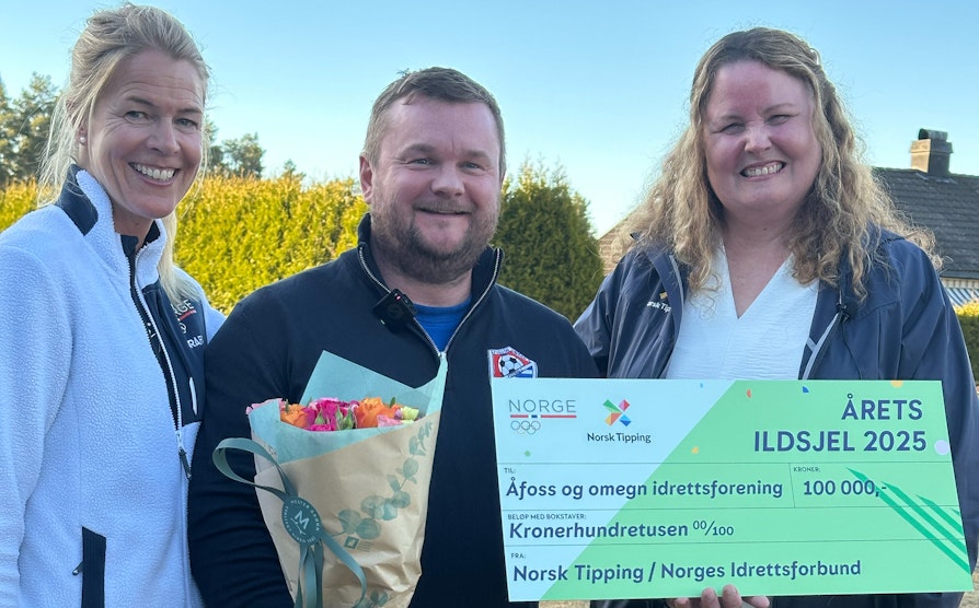 Bente Engelhardtsen Widding fra Norges idrettsforbund, Årets ildsjel 2025 Per Terje Knutsen og styreleder i Norsk Tipping Sylvia Brustad.