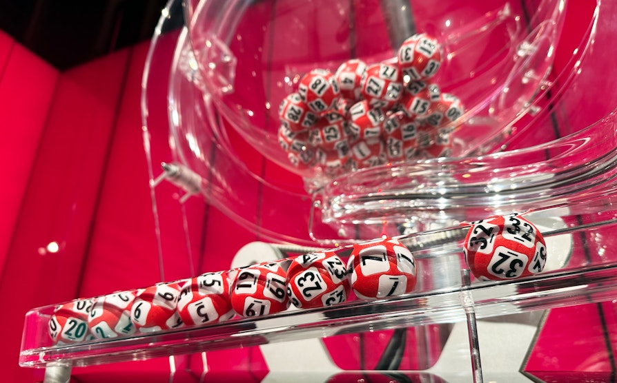 Trekningsmaskinen med Lotto-tallene for 27.09.25.