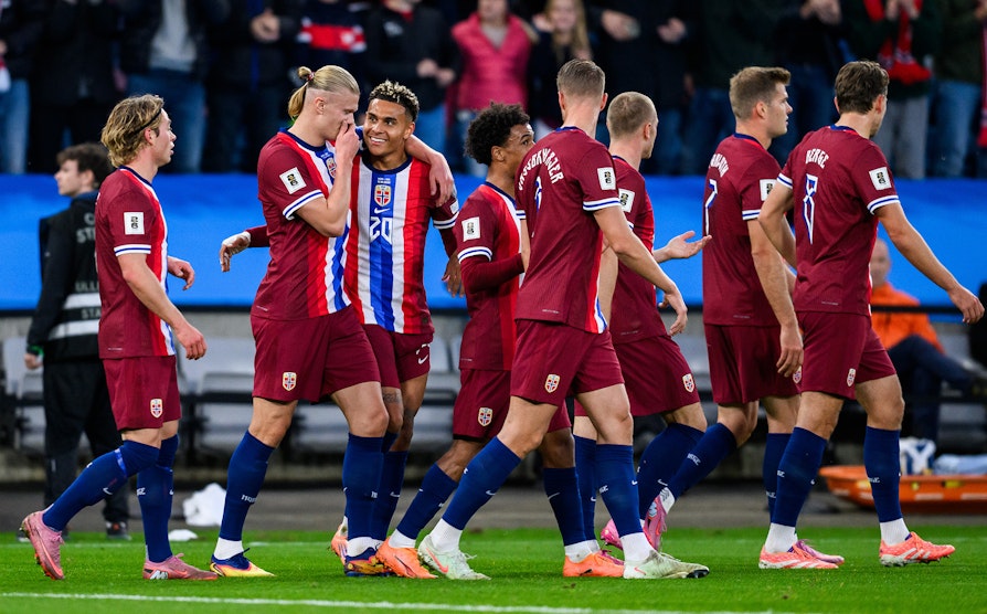 Norges herrelandslag i fotball feirer etter mål i VM-kvalikkampen mot Israel. Oktober 2025.