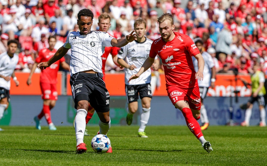 Rosenborgs Mikkel Konrdasen Ceide og Branns Mads Berg Sande under eliteseriekampen i fotball mellom Brann og Rosenborg på Brann stadion