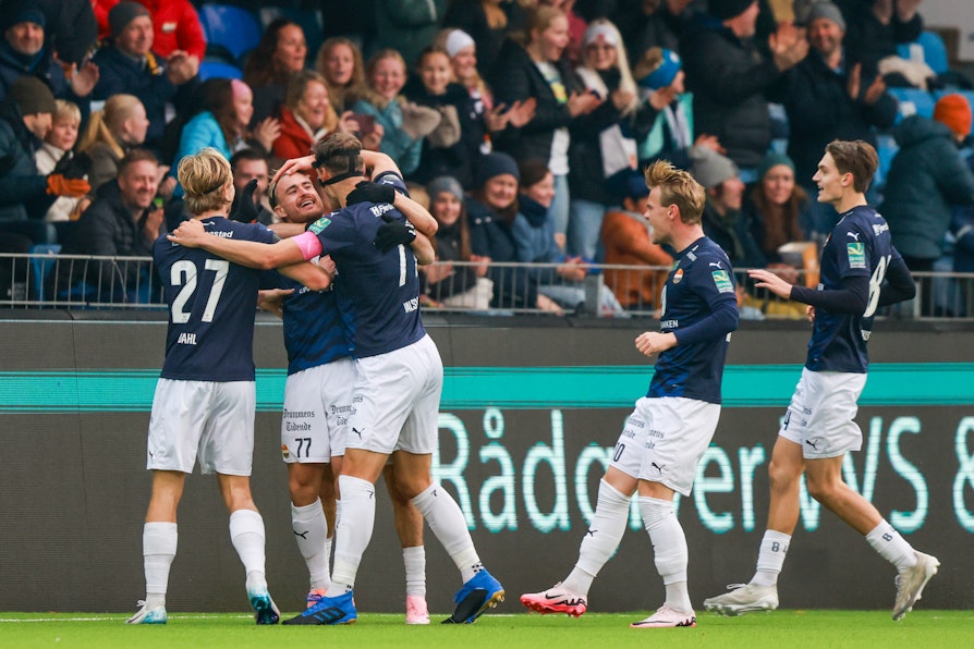 Strømsgodsets Marcus Mehnert jubler etter 1-0 målet under eliteseriekampen i fotball mellom Strømsgodset og Viking på Marienlyst stadion.