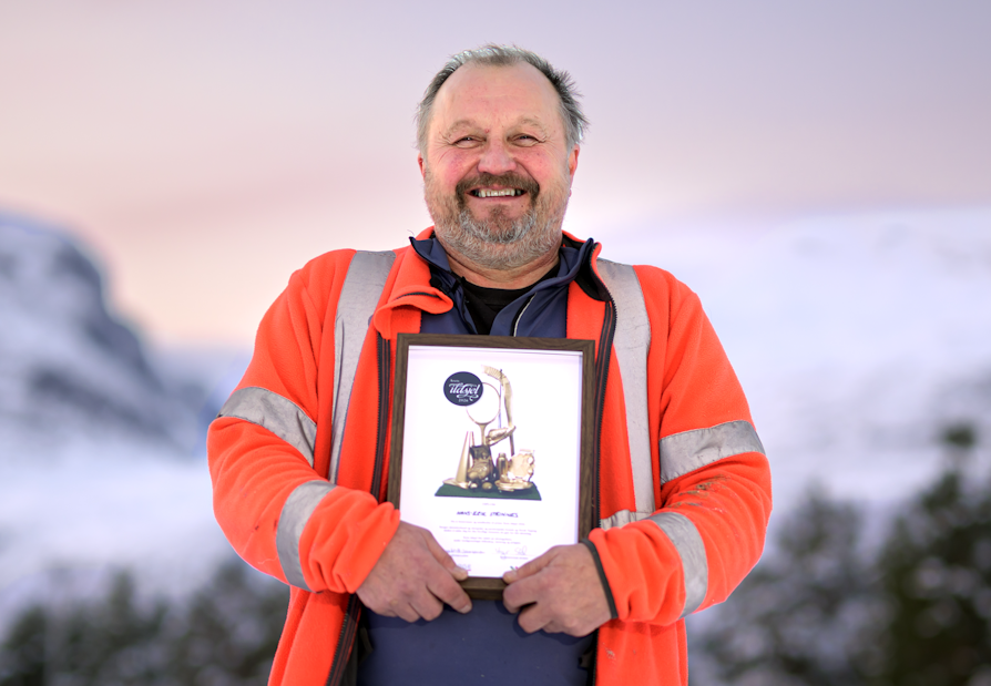 Hans-Erik Steinnes er kretsvinner fra Troms til Ildsjelprisen 2026. Ble overrasket av Norsk Tipping, Norges idrettsforbund og Frode Grodås i Skibotnhallen.