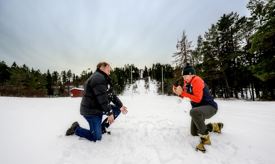 Eivind Grøv og kona Heidi Sørum Grøv (Byaasen Skiklub) er kretsvinnere fra Trøndelag til Ildsjelprisen 2026. Her er de ved anleggene til Byaasen Skiklub. (Foto: Ola Thorset, Norsk Tipping)