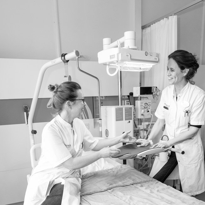 Dr. Mirjam Kleinhout and Dr. Jeske Kooijman 
