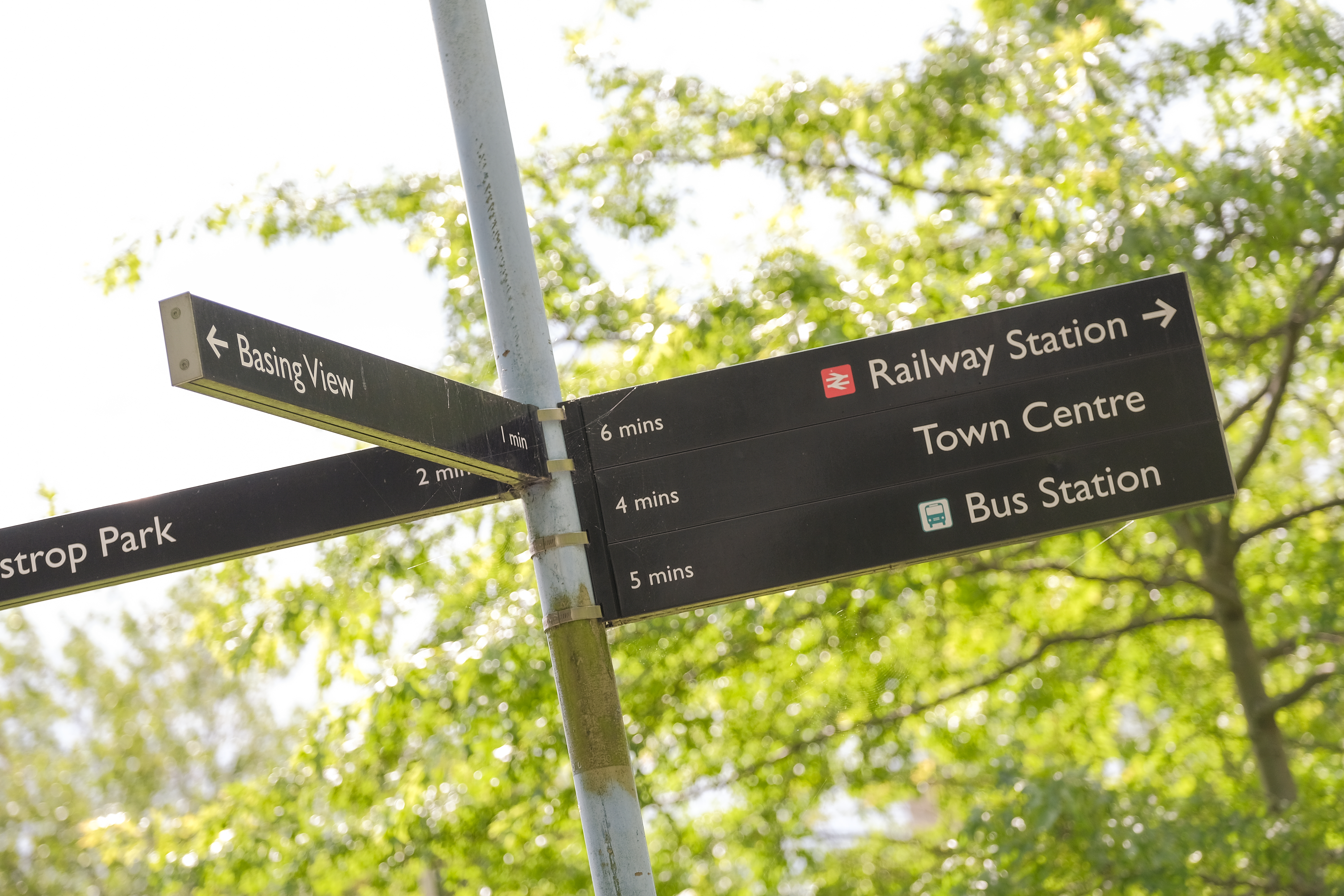 A sign post showing the way to the Railway Station, Town Centre, Bus Station, Basing View and Eastrop Park.