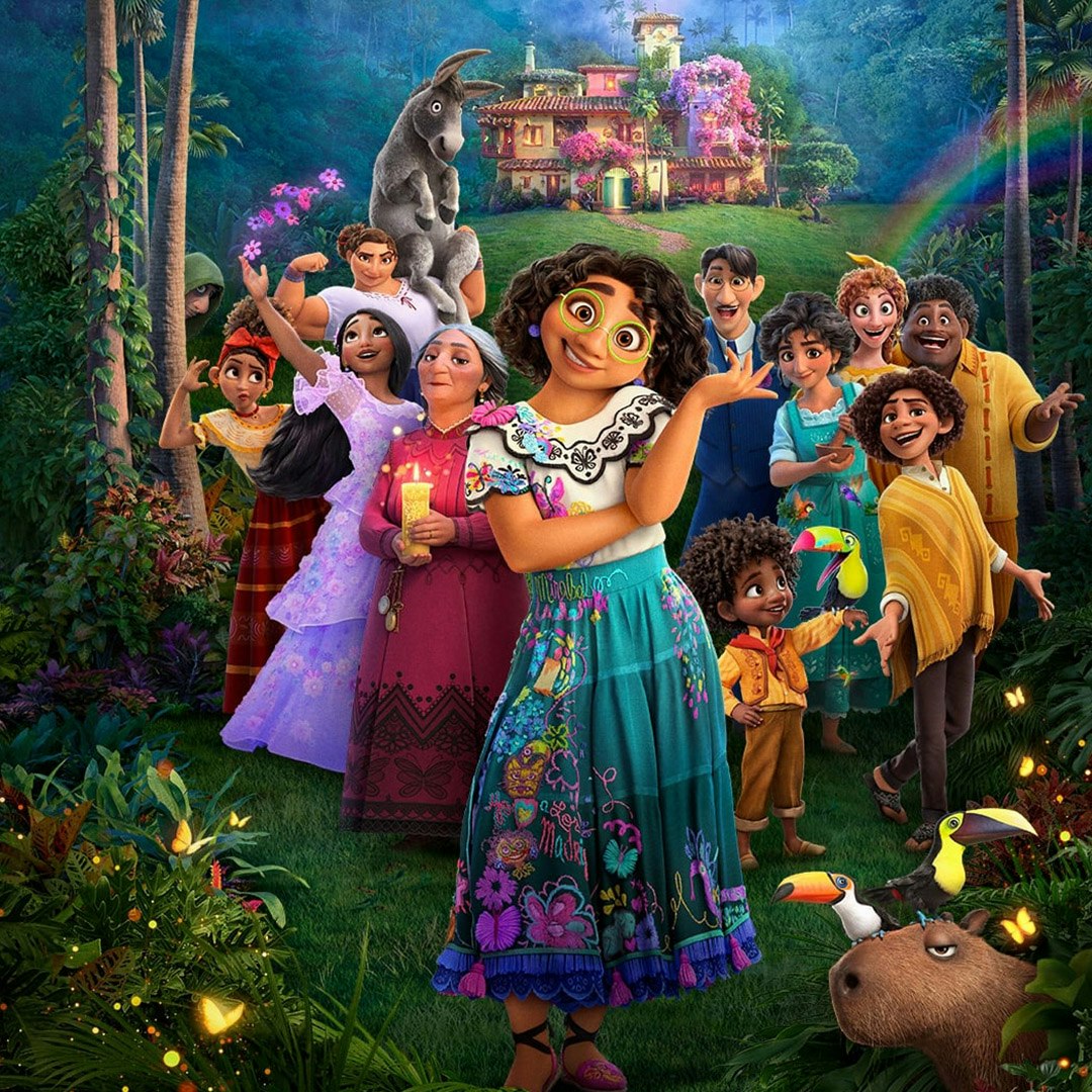 Image of the film Encanto, showing all the characters of the Madrigals family