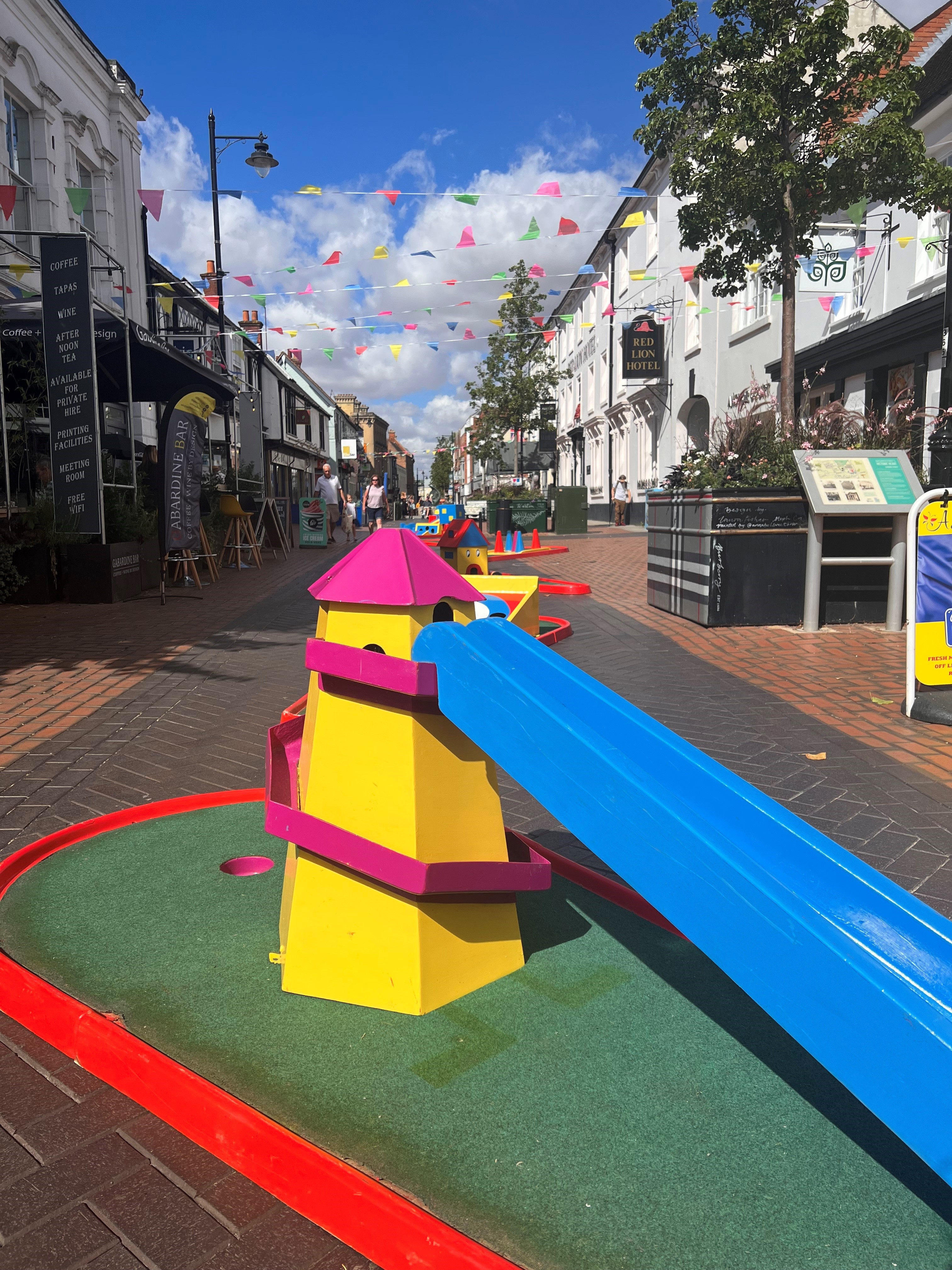 Mini golf set up in London Street