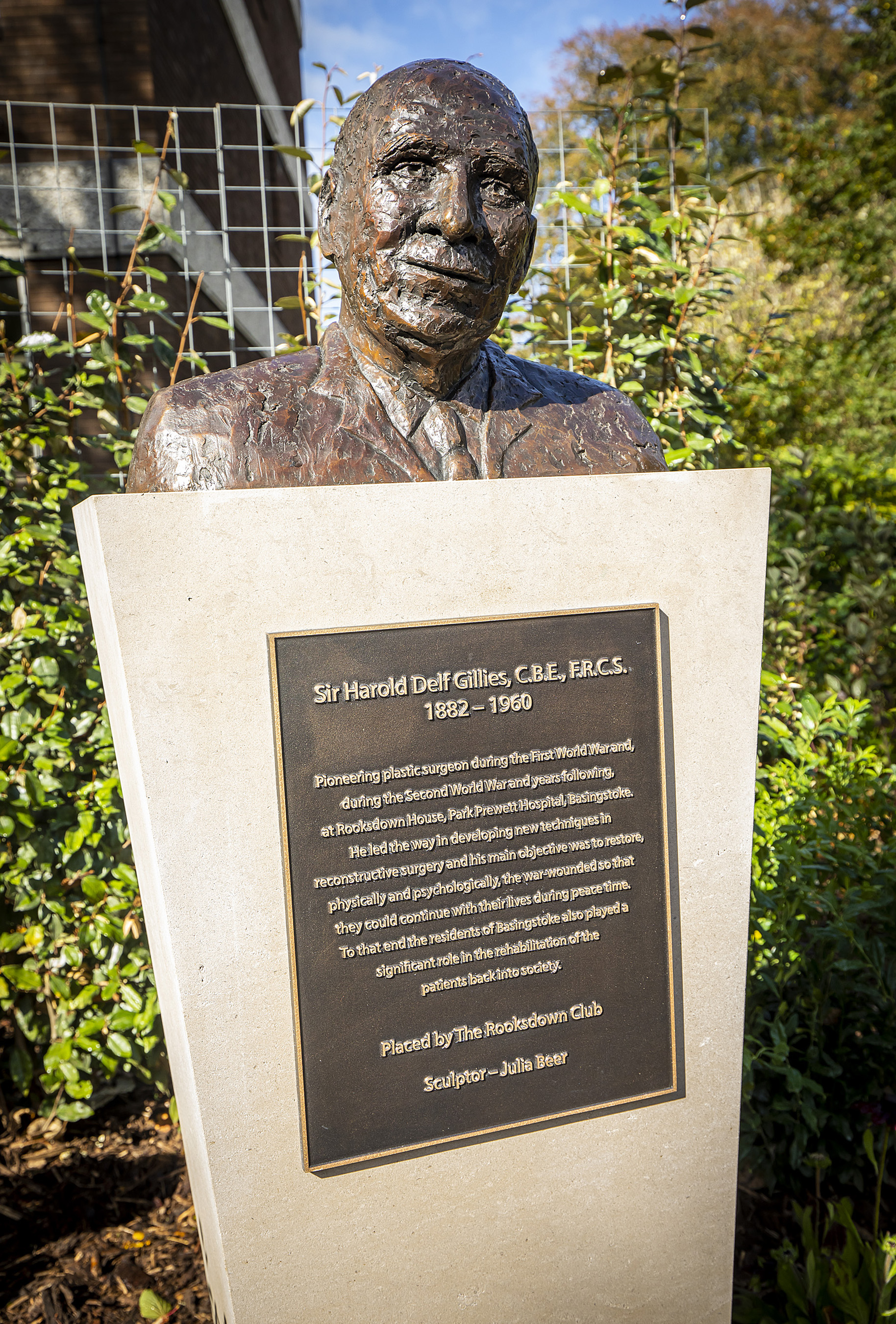 A bronze bust of Sir Harold Gillies is located in the Peace Garden at War Memorial Park.  The bust is bronze situated on top of a cream marble plinth.