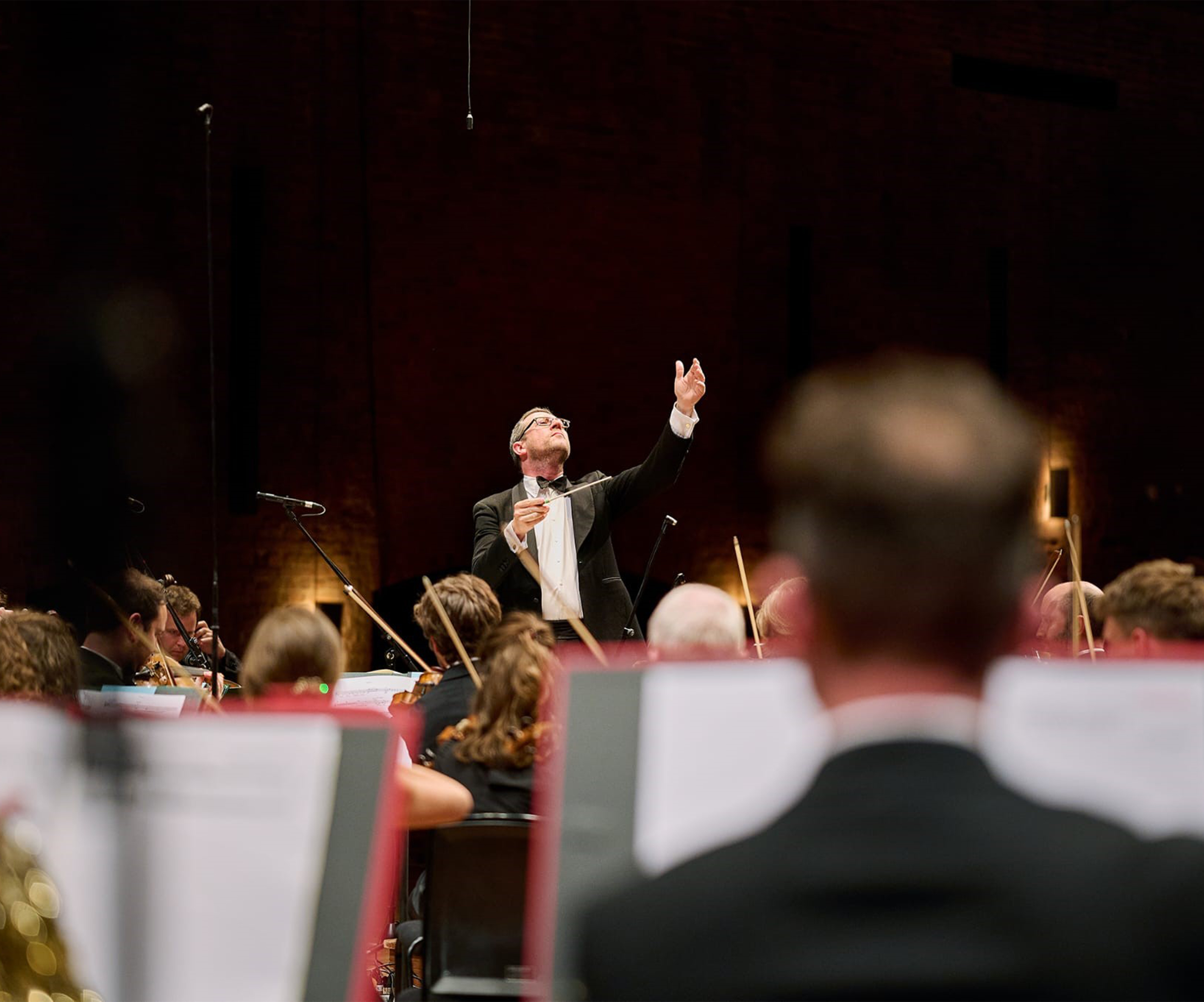 John Wilson & Sinfonia of London peforming