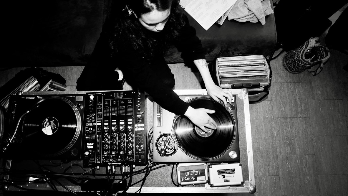 Warm Up & Afterparty with Mumbi Kameri