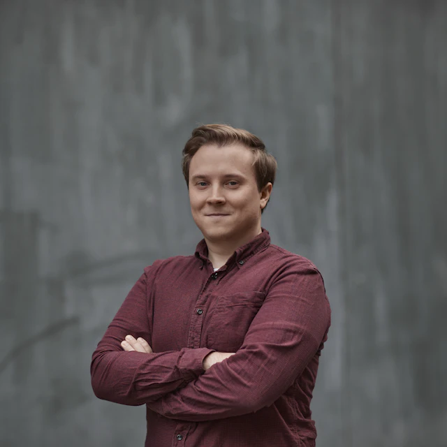 Philip Eerola, Konsult på Bengt Dahlgren AB