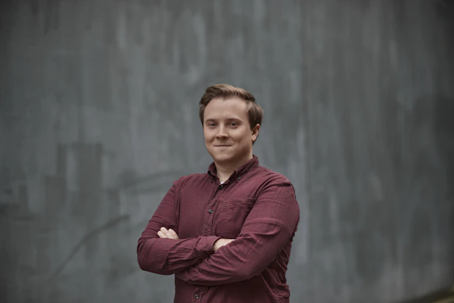 Philip Eerola, Konsult på Bengt Dahlgren AB
