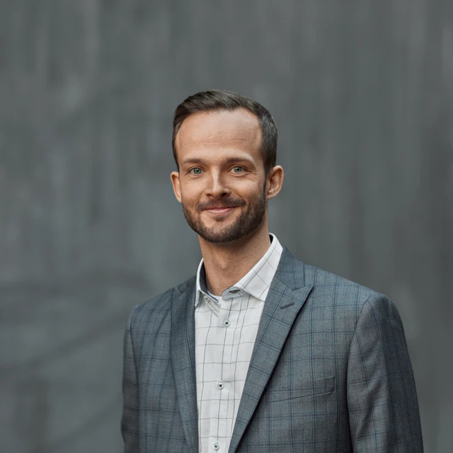Axel Engberg, Konsult på Bengt Dahlgren AB