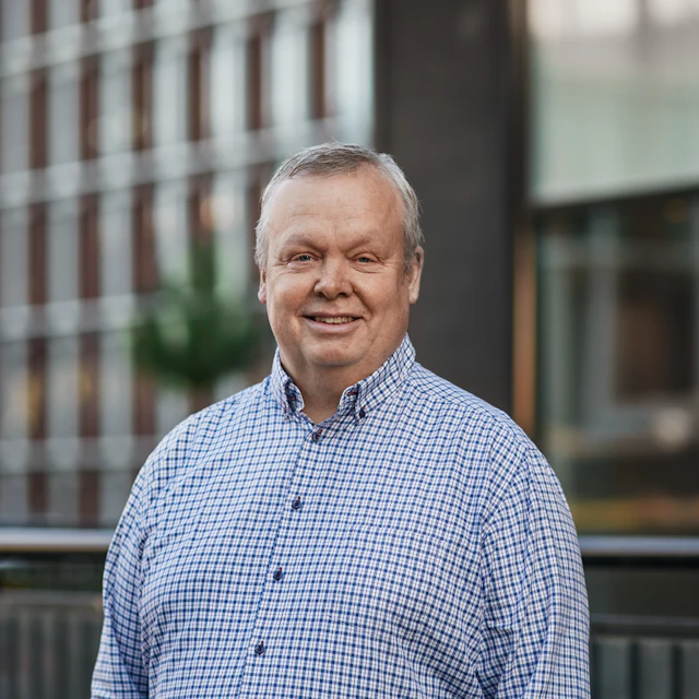 Lars Vikström, Konsult på Bengt Dahlgren AB