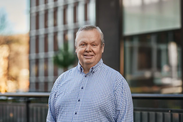 Lars Vikström, Konsult på Bengt Dahlgren AB