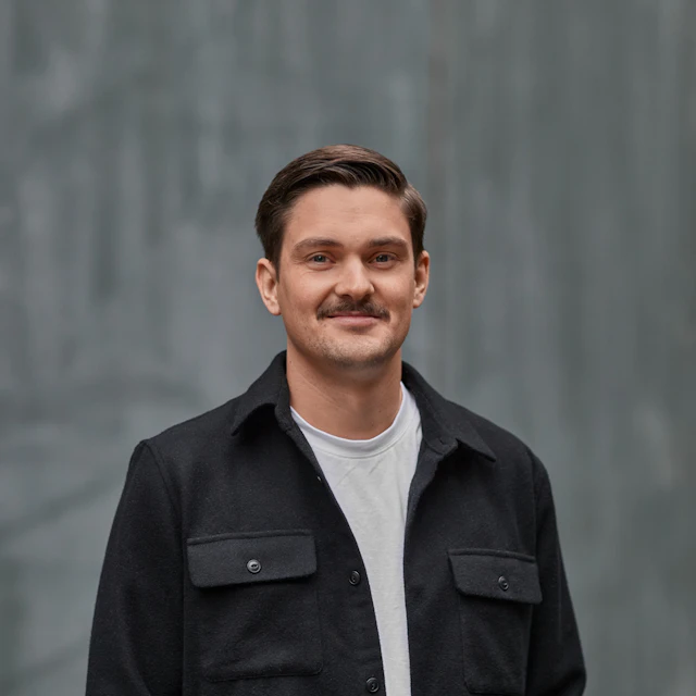 Anton Sjödin, Avdelningschef på Bengt Dahlgren AB