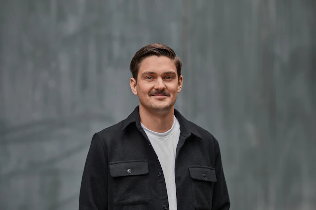 Anton Sjödin, Avdelningschef på Bengt Dahlgren AB