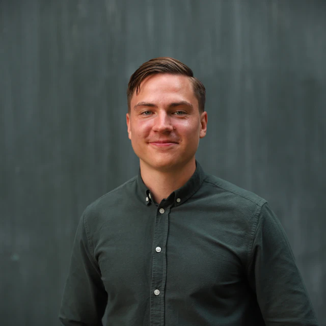 Peder Eriksson, Konsult på Bengt Dahlgren AB