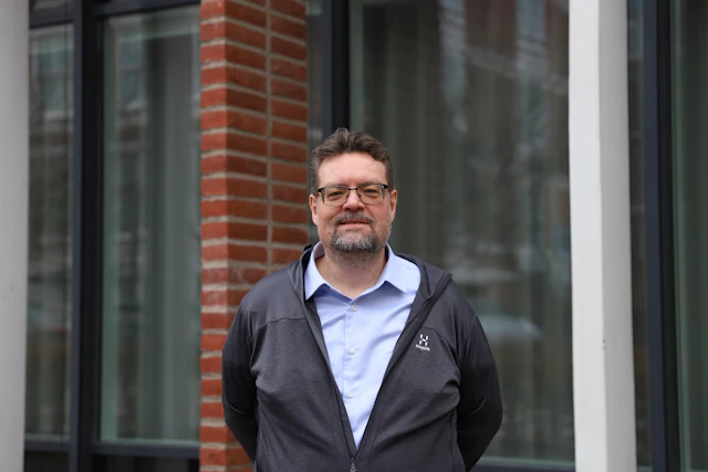 Johan Englund, Konsult på Bengt Dahlgren AB