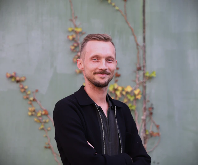 Emil Wigren, Konsult på Bengt Dahlgren AB
