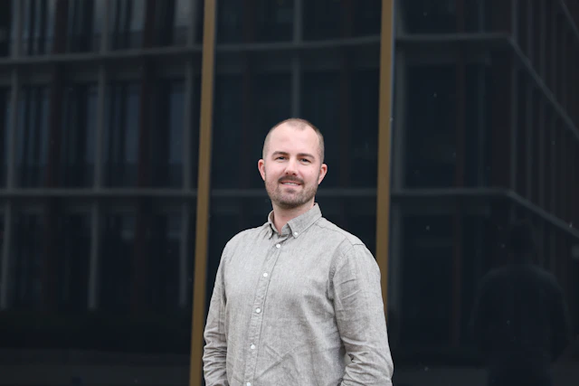 Christopher Carrwik, Konsult på Bengt Dahlgren AB