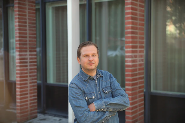 Alexander Johansson, Konsult på Bengt Dahlgren AB