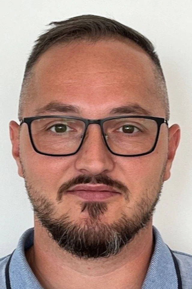 Meduart Juniku, Konsult på Bengt Dahlgren AB