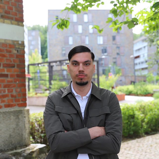 Faris Palic, Konsult på Bengt Dahlgren AB