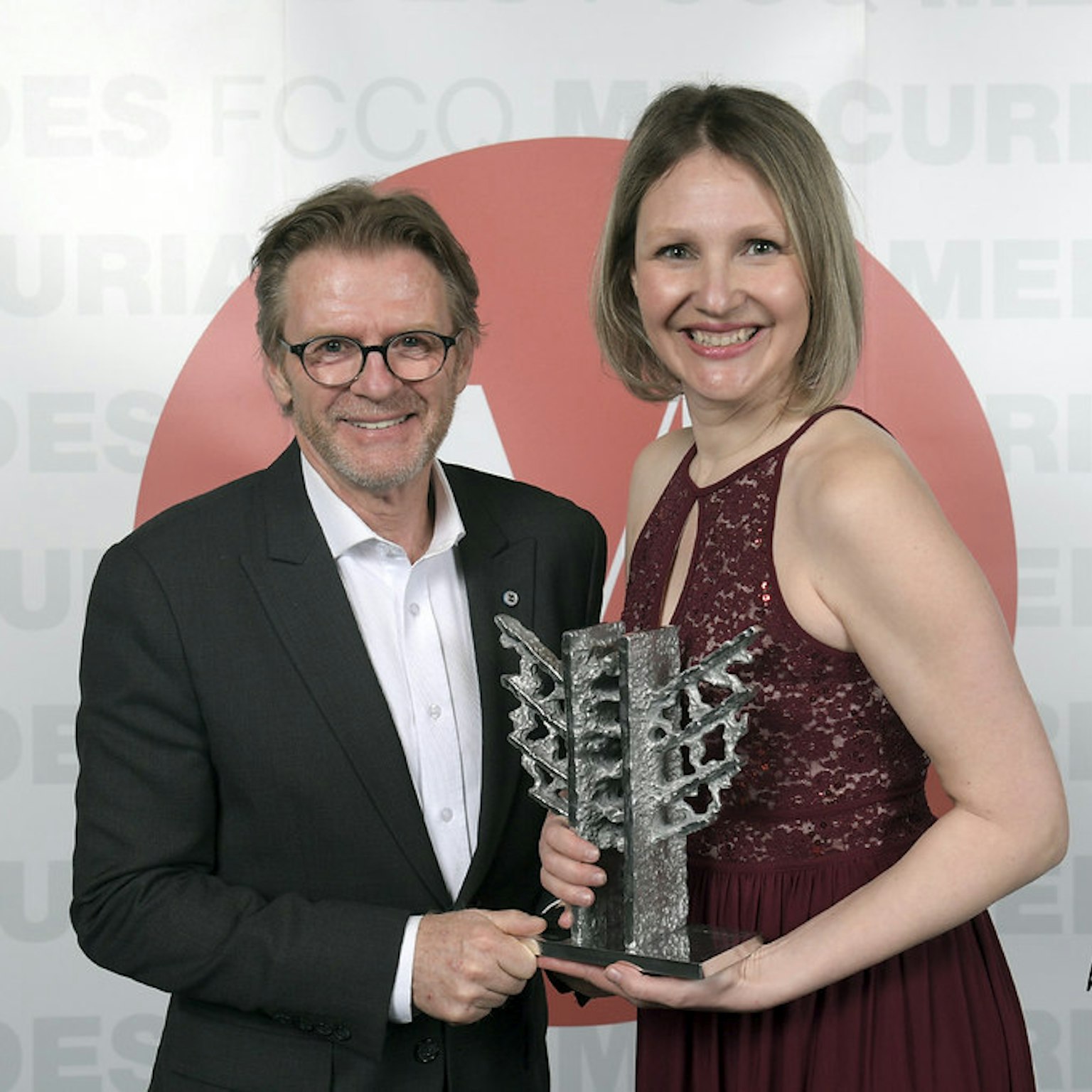 Catherine Morneau receives her Mercure "Relève - Femme d'exception" award
