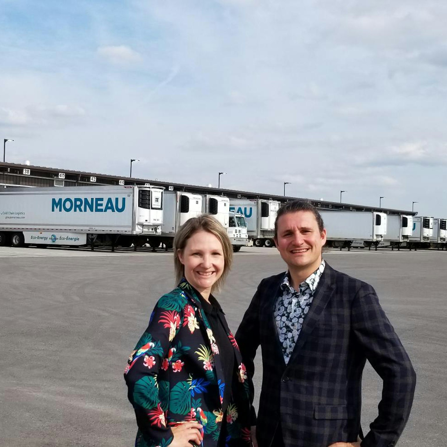 Catherine Morneau (à gauche), accompagnée de son frère David Morneau (à droite).