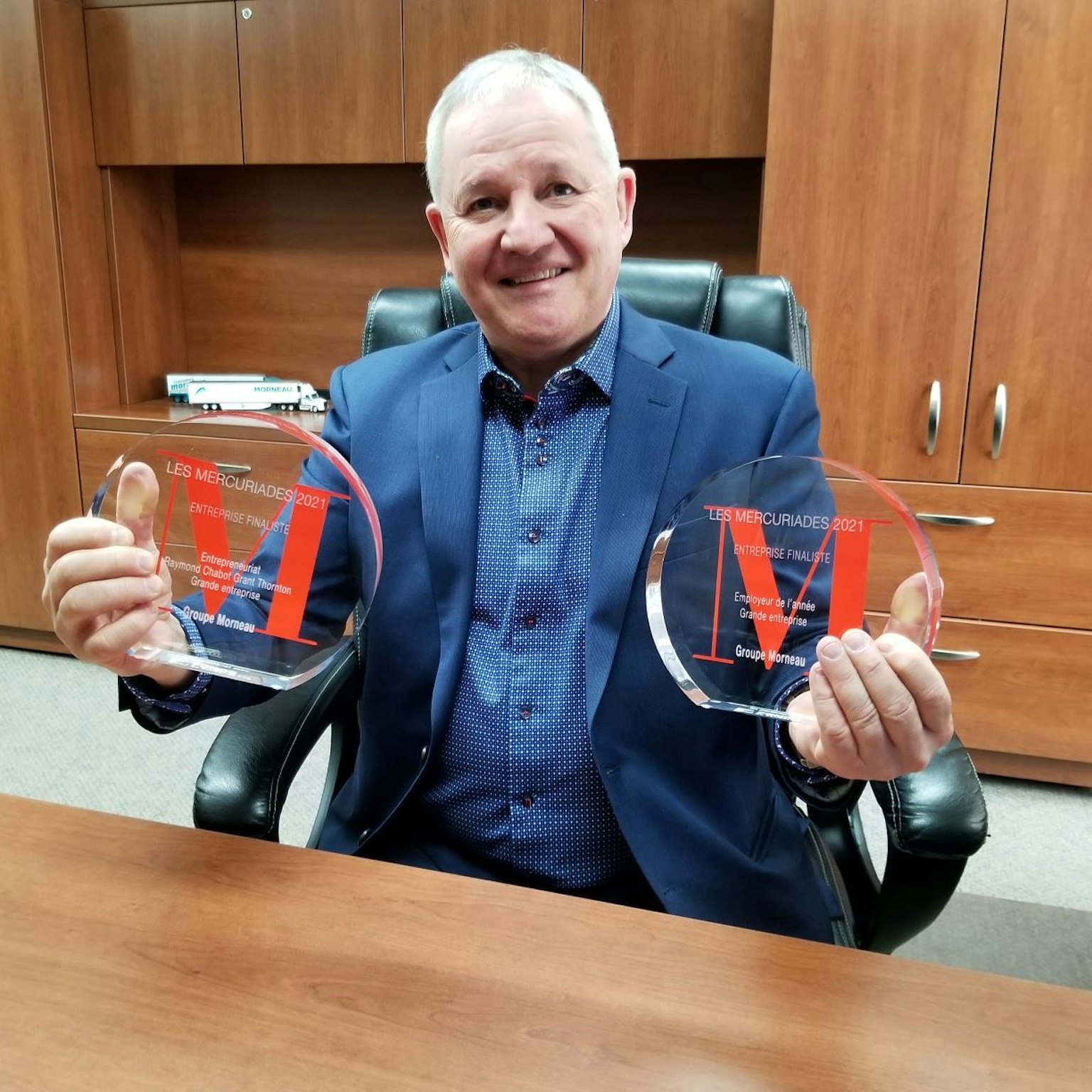 André Morneau proudly holding the two Mercuriades finalist awards