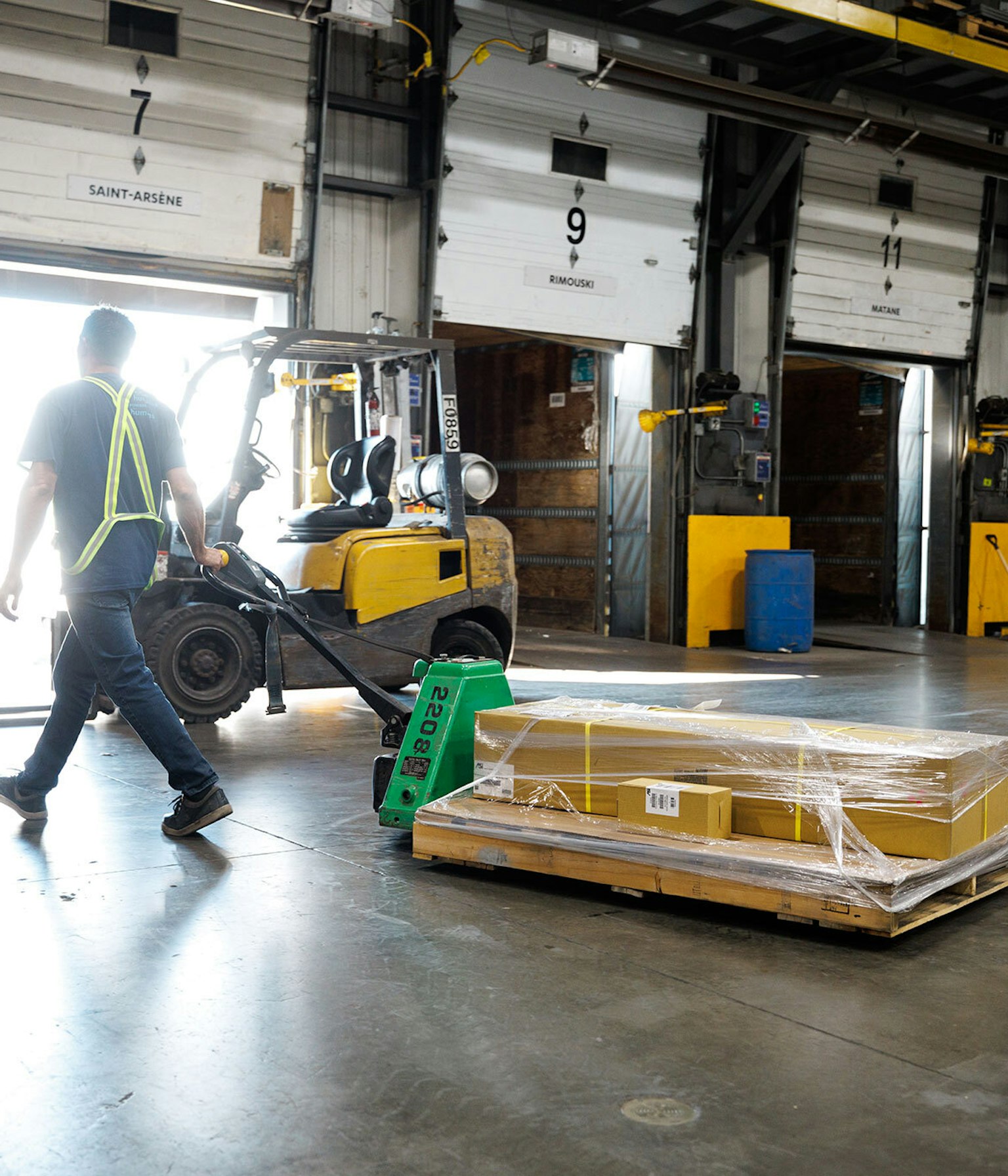 A Groupe Morneau handler moving a pallet on a loading dock.
